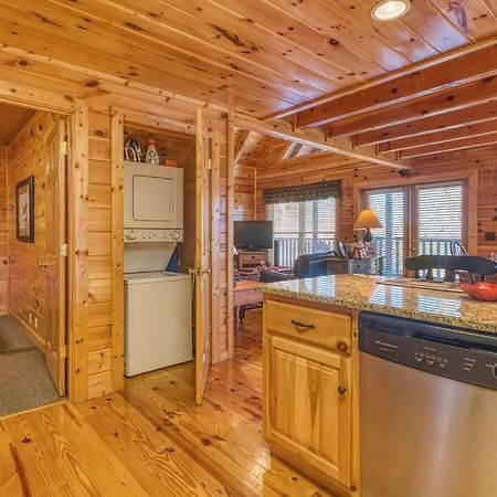 Solid Ground Lodge With Yard! Pigeon Forge Exterior foto