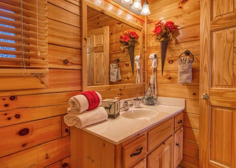 Solid Ground Lodge With Yard! Pigeon Forge Exterior foto