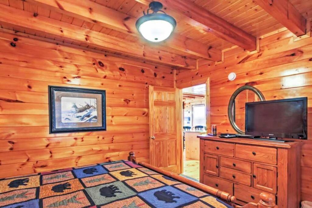 Solid Ground Lodge With Yard! Pigeon Forge Exterior foto