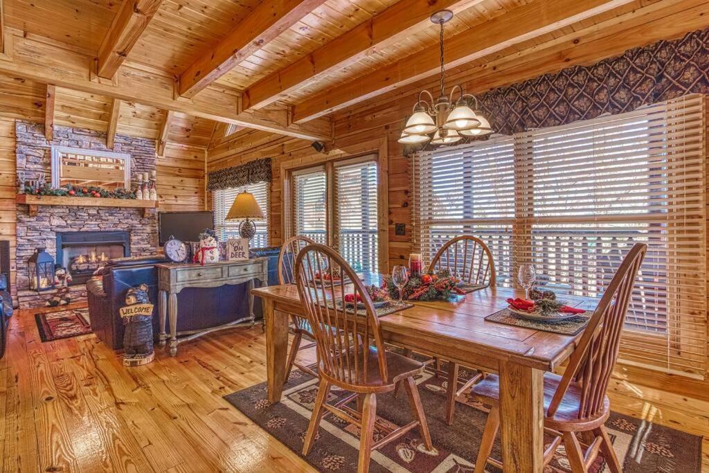 Solid Ground Lodge With Yard! Pigeon Forge Exterior foto