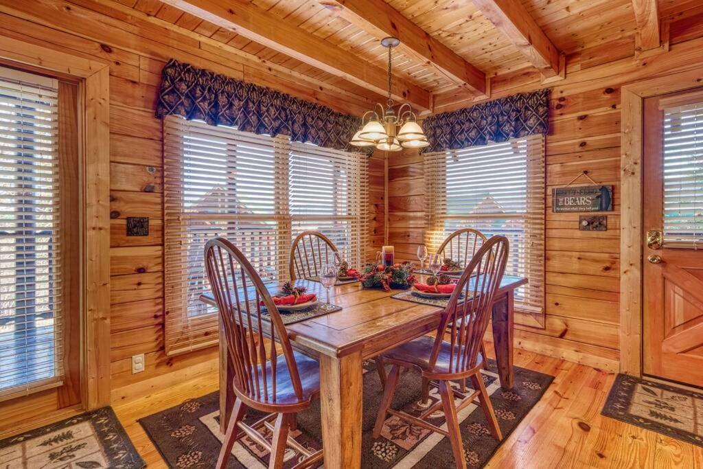 Solid Ground Lodge With Yard! Pigeon Forge Exterior foto