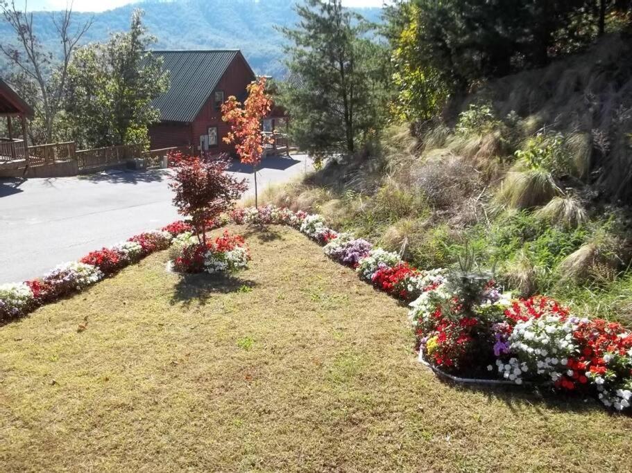 Solid Ground Lodge With Yard! Pigeon Forge Exterior foto