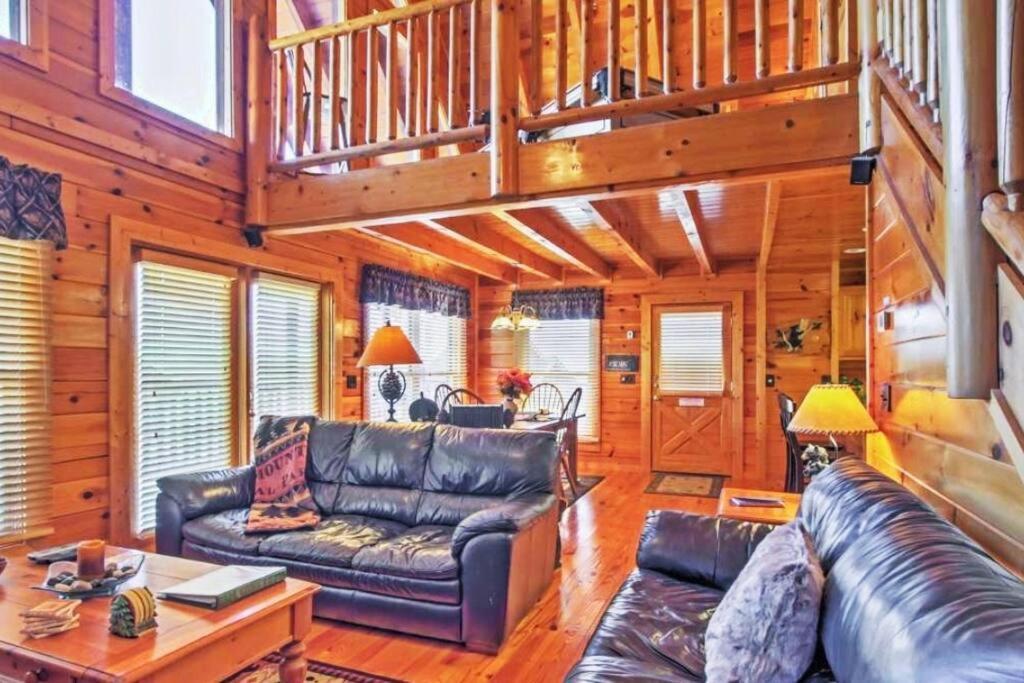 Solid Ground Lodge With Yard! Pigeon Forge Exterior foto